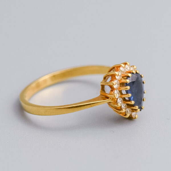 18ct Gold Pear-Cut Sapphire & Diamond Cluster Ring - Image 2