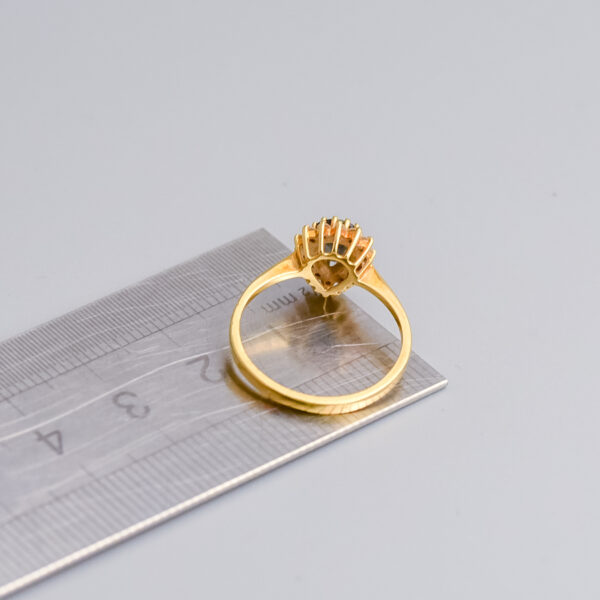 18ct Gold Pear-Cut Sapphire & Diamond Cluster Ring - Image 4