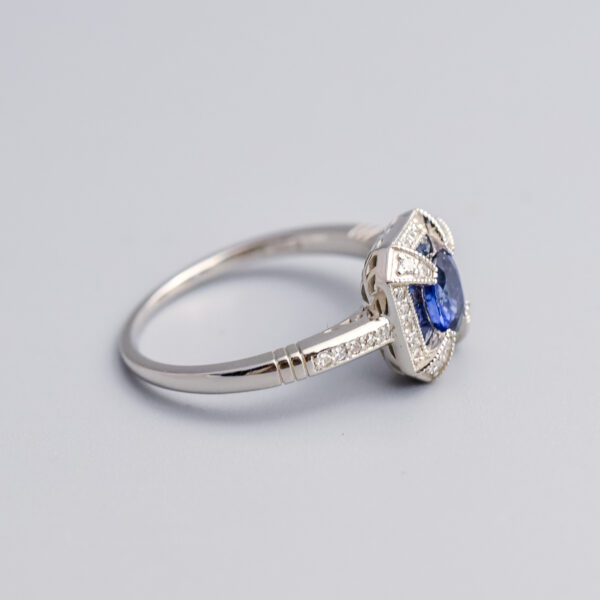 950 Platinum Art Deco Style Sapphire & Diamond Ring - Image 2