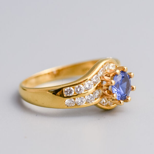 18ct Gold Sapphire & Diamond Crossover Ring - Image 2