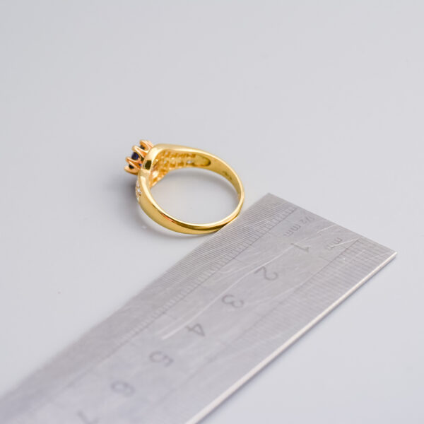 18ct Gold Sapphire & Diamond Crossover Ring - Image 6