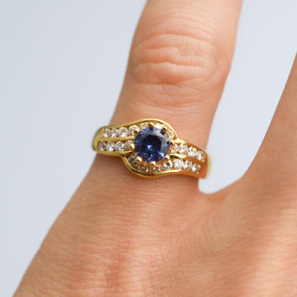 18ct Gold Sapphire & Diamond Crossover Ring - Image 7