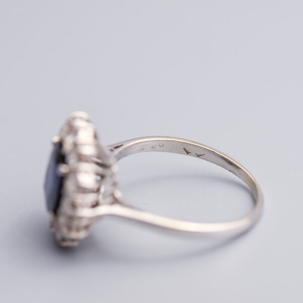 18ct White Gold Sapphire & Diamond Cluster Ring - Image 5