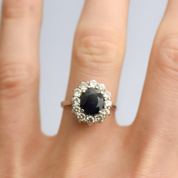 18ct White Gold Sapphire & Diamond Cluster Ring - Image 8