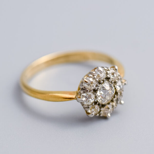 18ct Gold Antique Diamond Cluster Ring - Image 2