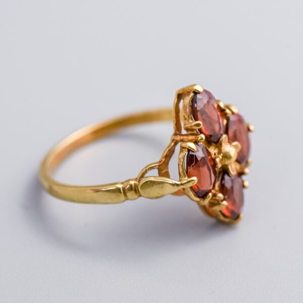9ct Gold Red Garnet Cluster Ring - Image 4