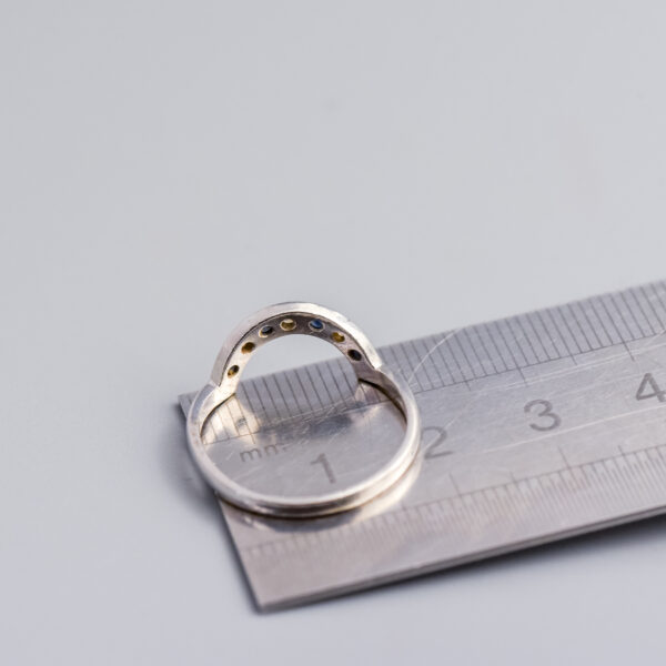 18ct White Gold Sapphire & Diamond Curved Ring - Image 5