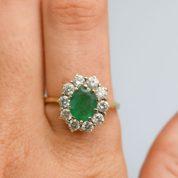 18ct Gold Emerald & Diamond Cluster Ring - Image 7