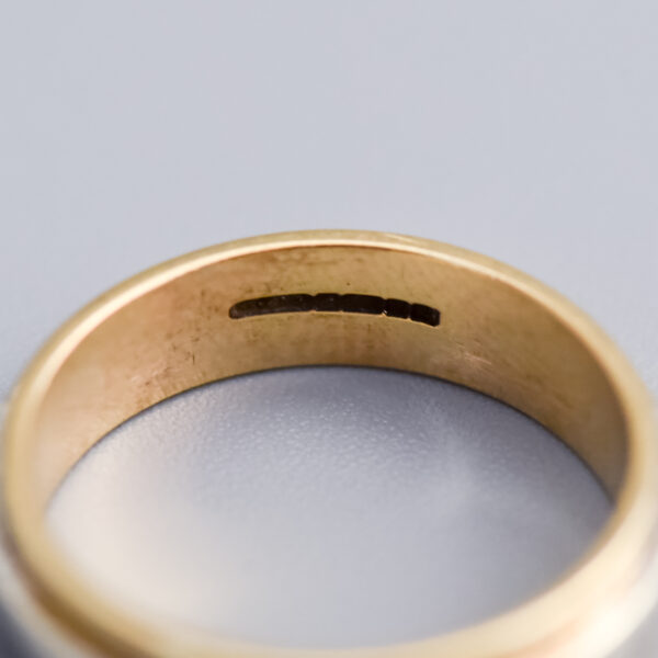 9ct Gold Two-Tone Patterned Band - Image 3