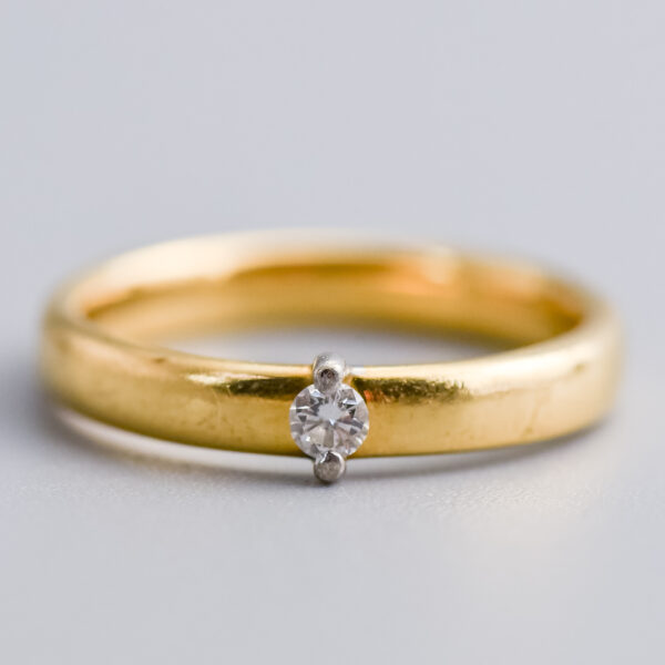 18ct Gold Diamond Band