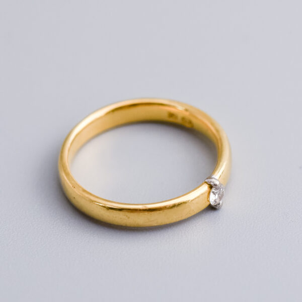 18ct Gold Diamond Band - Image 2