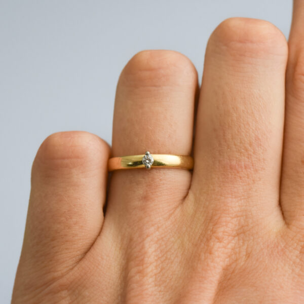 18ct Gold Diamond Band - Image 6