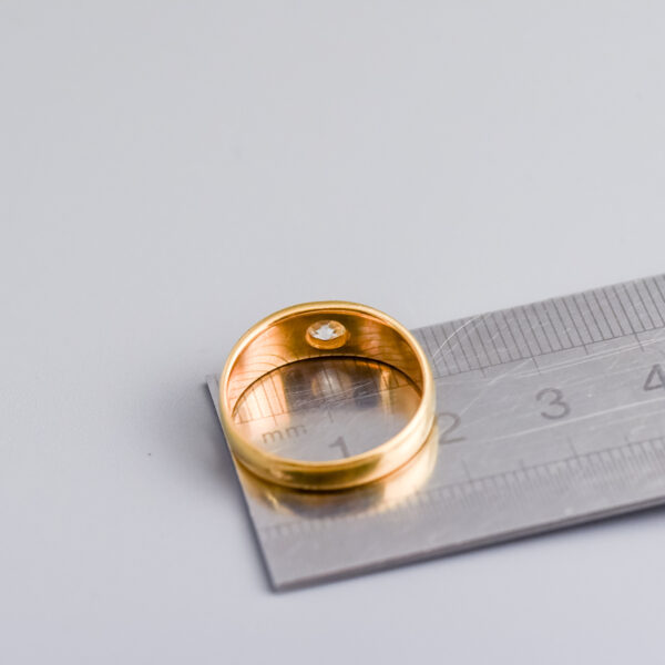 18ct Gold Antique Diamond Gypsy Ring - Image 5