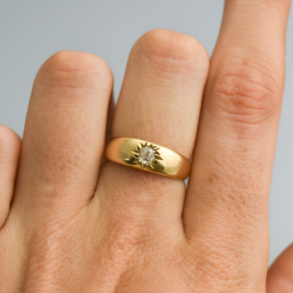 18ct Gold Antique Diamond Gypsy Ring - Image 6