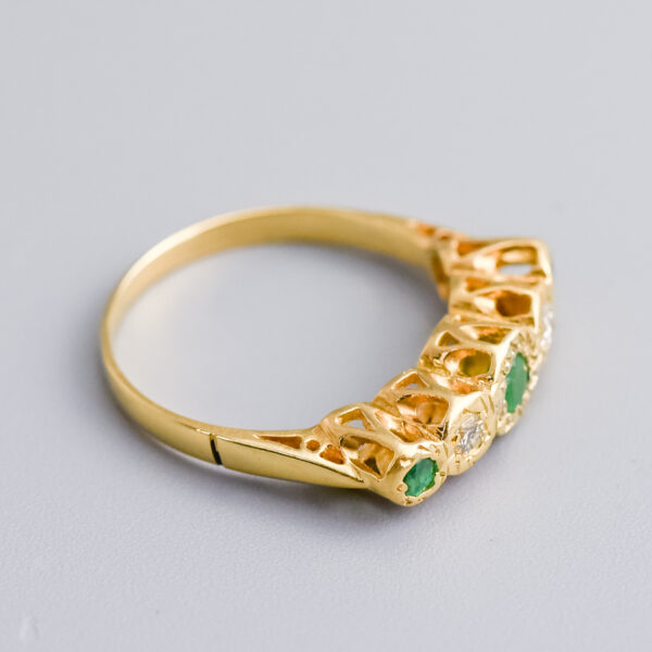18ct Gold Five Stone Emerald & Diamond Ring - Image 2