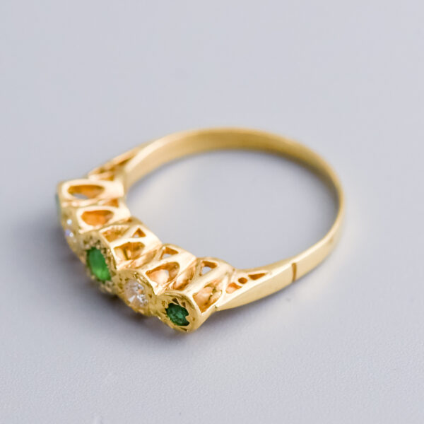 18ct Gold Five Stone Emerald & Diamond Ring - Image 3