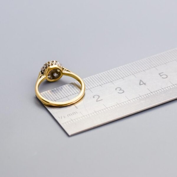 18K Gold Diamond Cluster Ring
