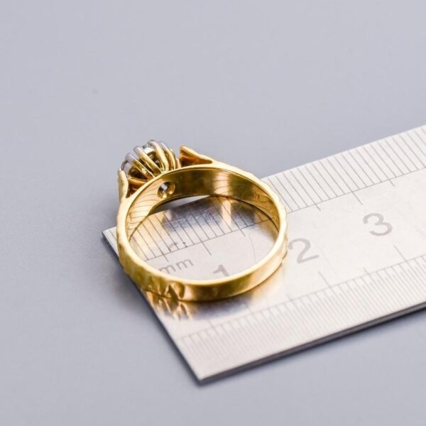 18K Gold Diamond Cluster Ring