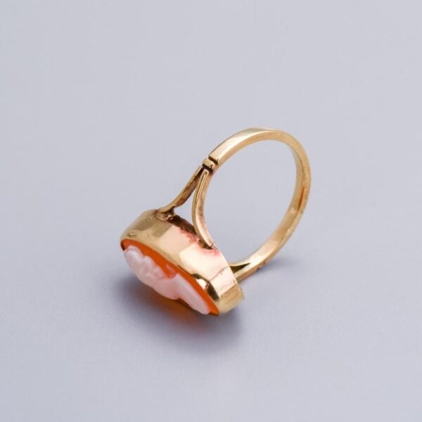 9K Gold Cameo Ring