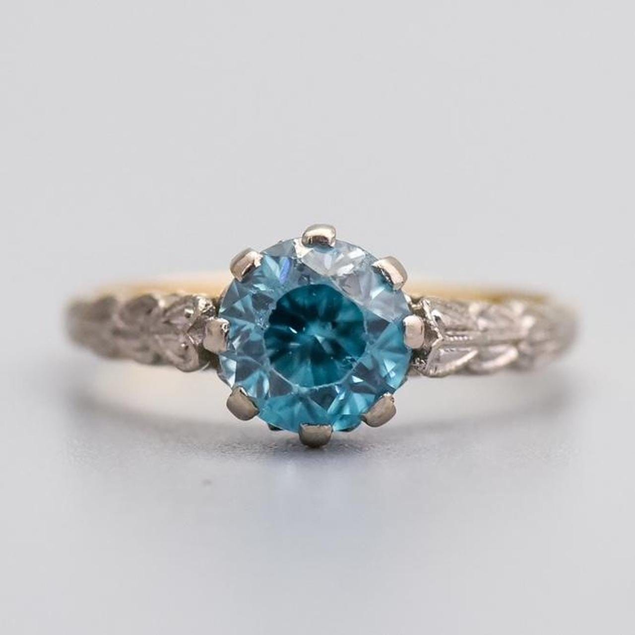 18K Gold Antique Blue Zircon Ring
