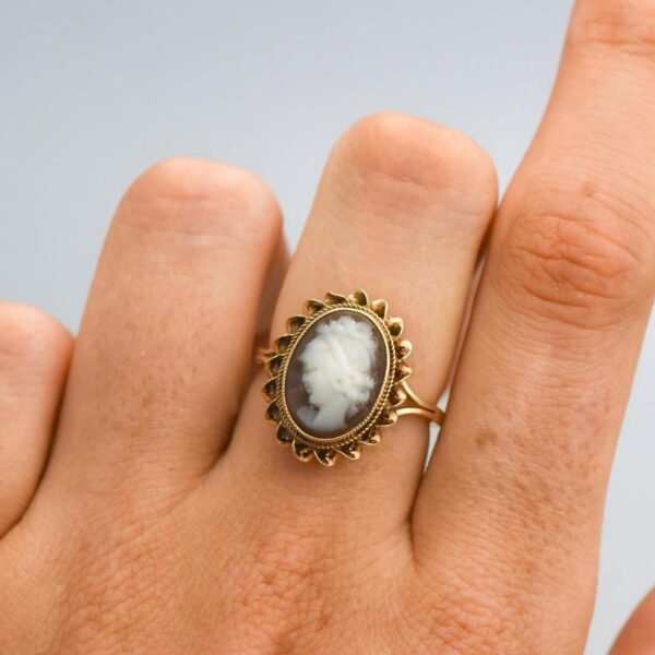 9K Gold Cameo Ring