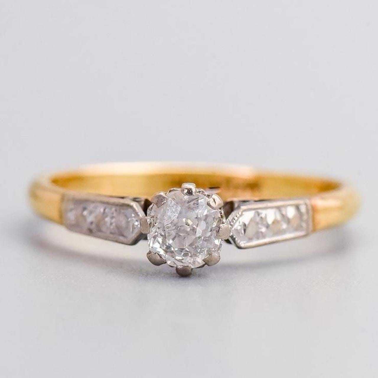 18K Gold Antique Solitaire Diamond Ring