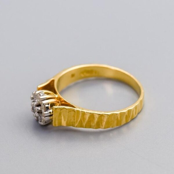 18K Gold Diamond Cluster Ring