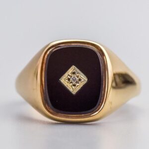 9K Gold Black Onyx Signet Ring Description