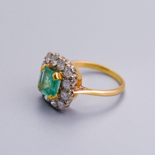 Solid 18K Gold Emerald and Diamond Ring