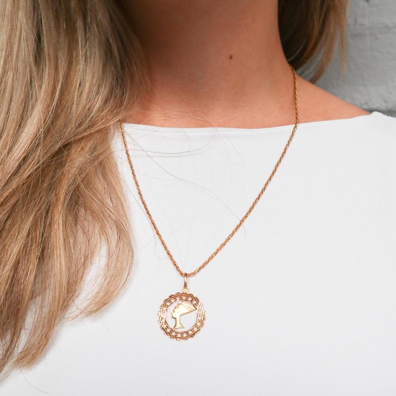 18K Gold Nefertiti Pendant Necklace