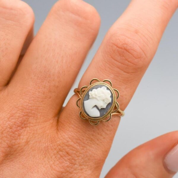 9K Gold Cameo Ring