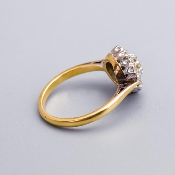 18K Gold Diamond Cluster Ring