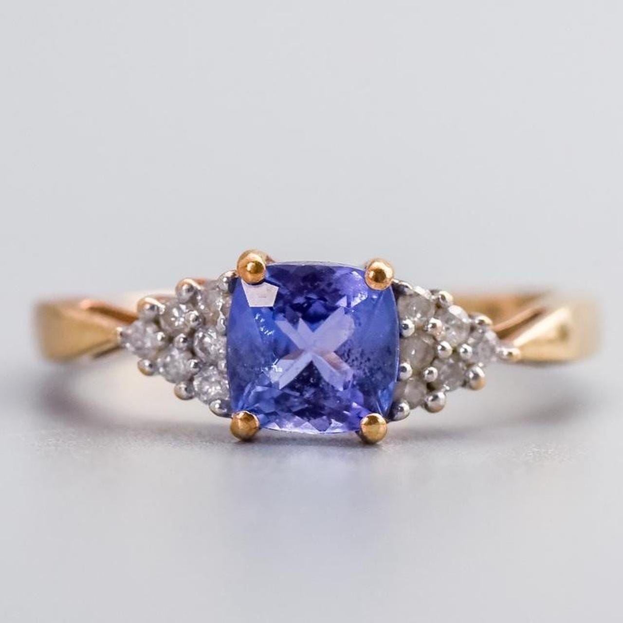 9K Gold Tanzanite & Diamond Ring