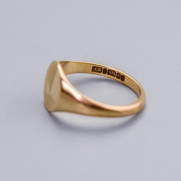 9K Gold Oval Signet Ring