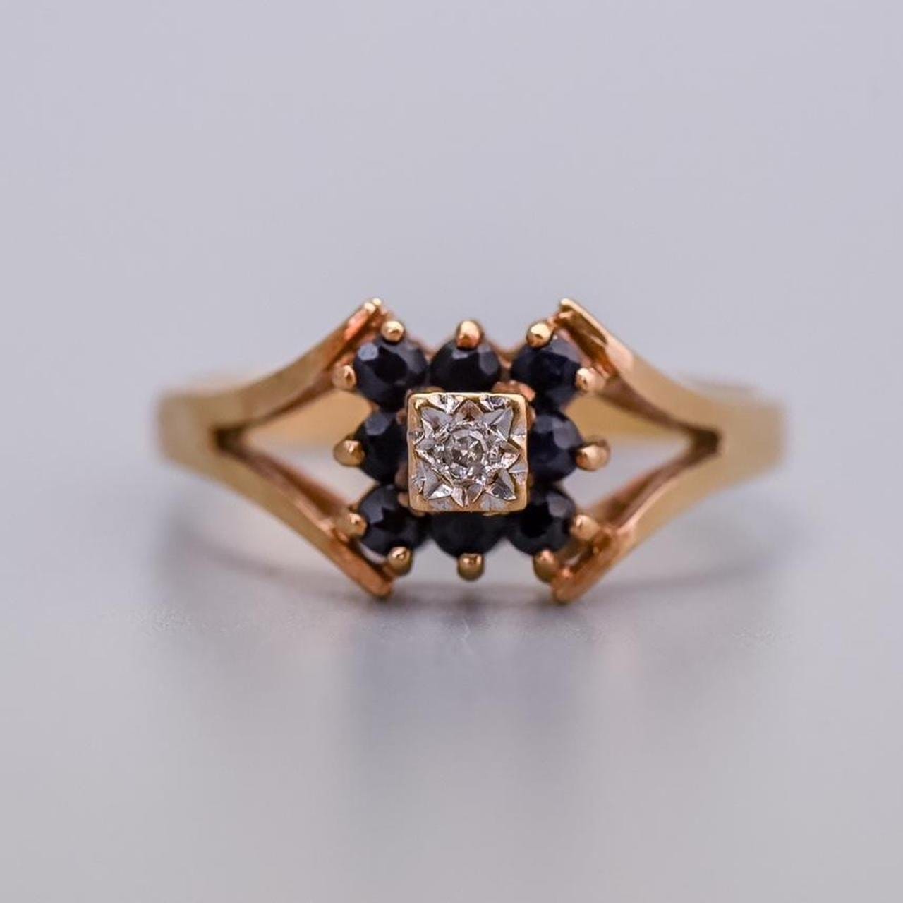 9K Gold Sapphire Cluster Ring