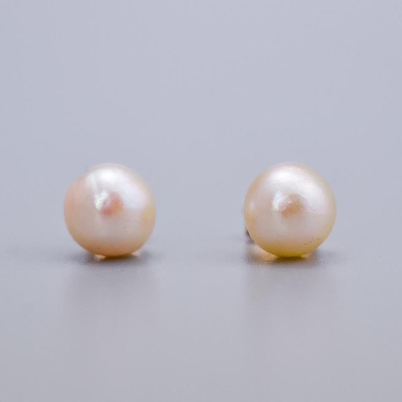 9K Gold Pearl Studs
