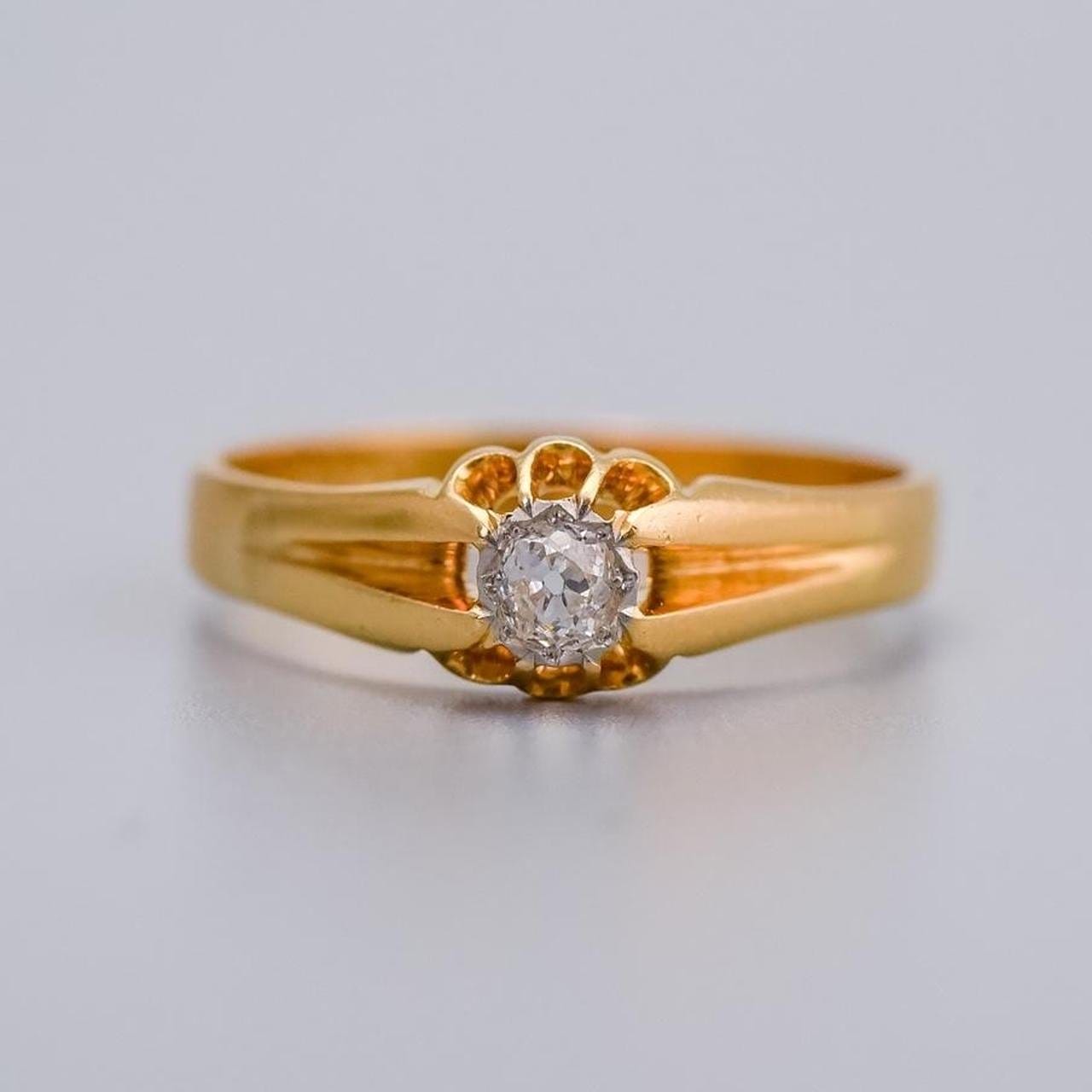 18K Gold Antique Diamond Ring