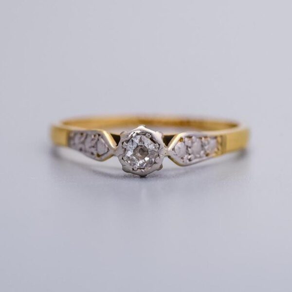 Solid 18K Gold Art Deco Diamond Ring