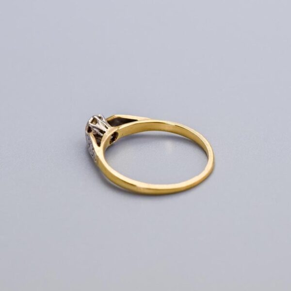 Solid 18K Gold Art Deco Diamond Ring