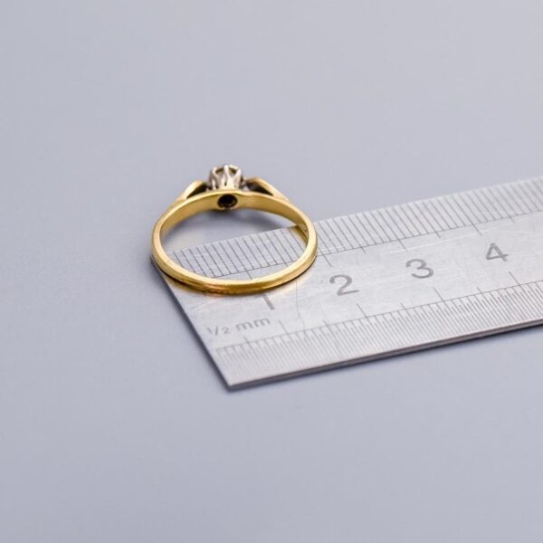 Solid 18K Gold Art Deco Diamond Ring