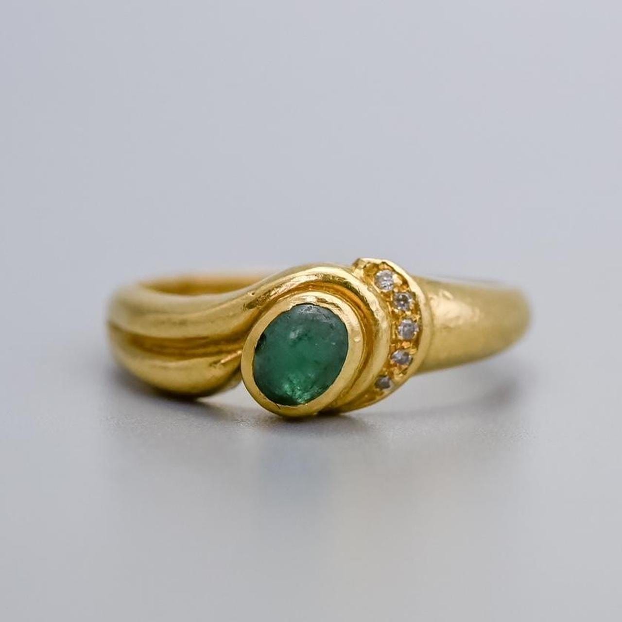 18K Gold Cabochon Emerald Ring