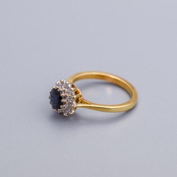 18K Gold Sapphire and Diamond Ring