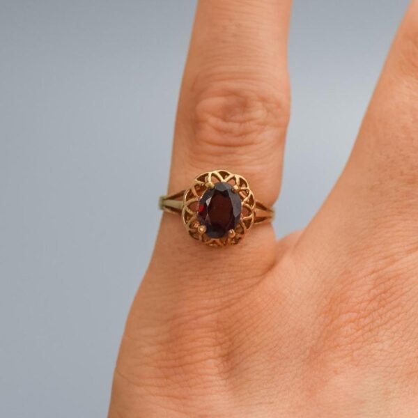 9K Gold Garnet Ring