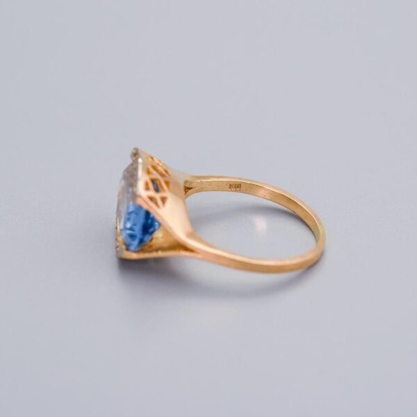 18K Gold Blue Topaz Ring