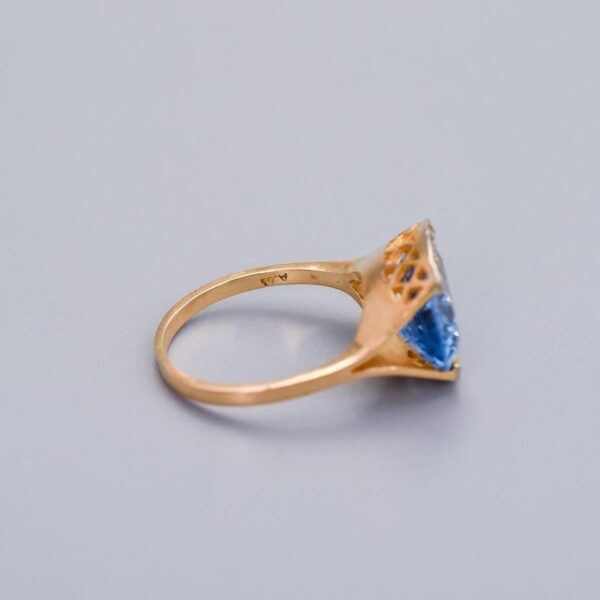 18K Gold Blue Topaz Ring