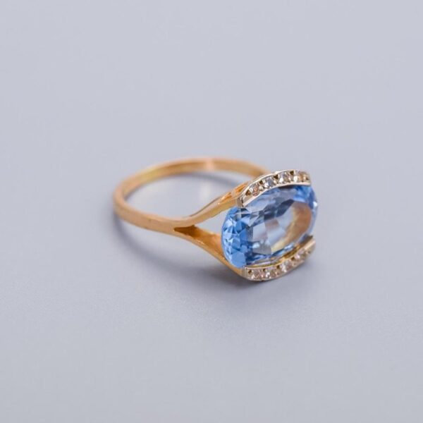 18K Gold Blue Topaz Ring