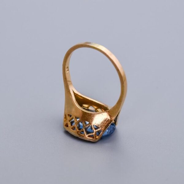 18K Gold Blue Topaz Ring
