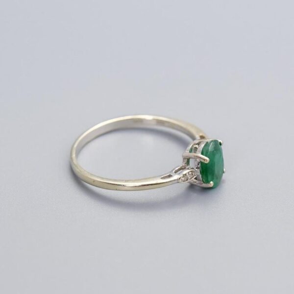 10K White Gold Emerald Ring