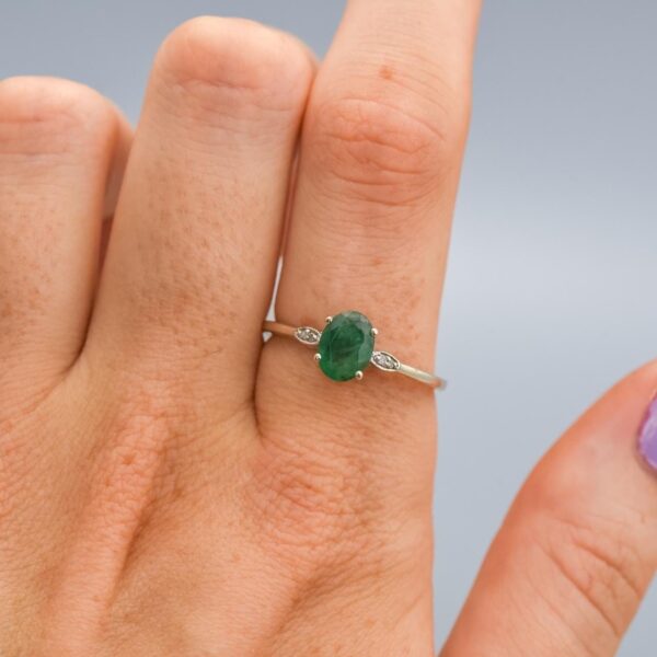10K White Gold Emerald Ring