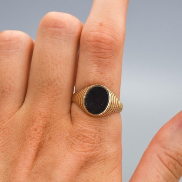 9K Gold Onyx Signet Ring